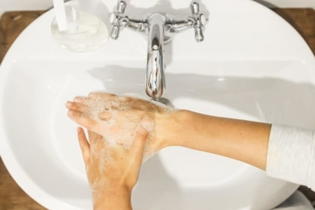 girl washes her hand