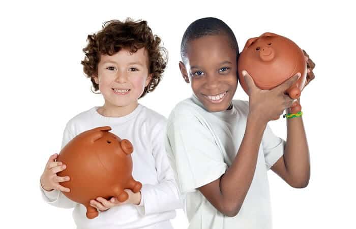 kids with piggy banks